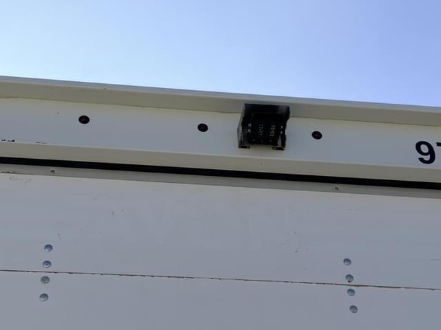 Image of Isuzu NPR equipment image 4