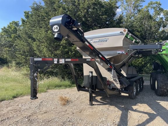 2024 J&M 390ST Equipment Image0