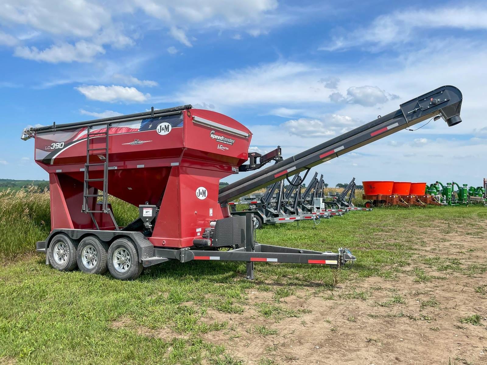 2024 J&M 390ST Equipment Image0