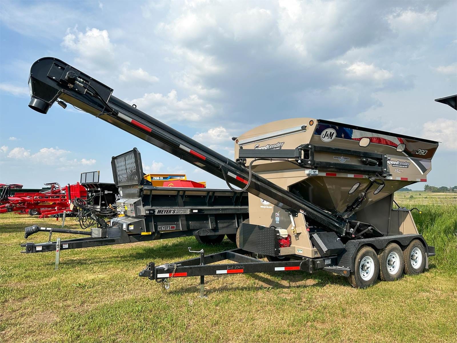 2024 J&M 390ST Equipment Image0