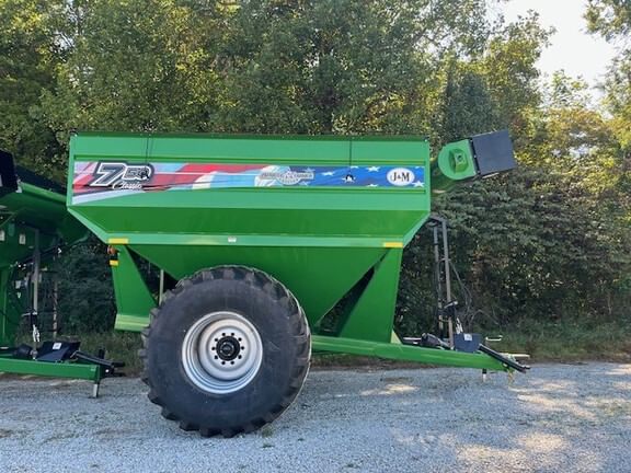 2024 J&M 750 Equipment Image0