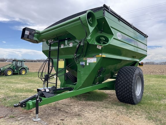 2024 J&M 875 Equipment Image0