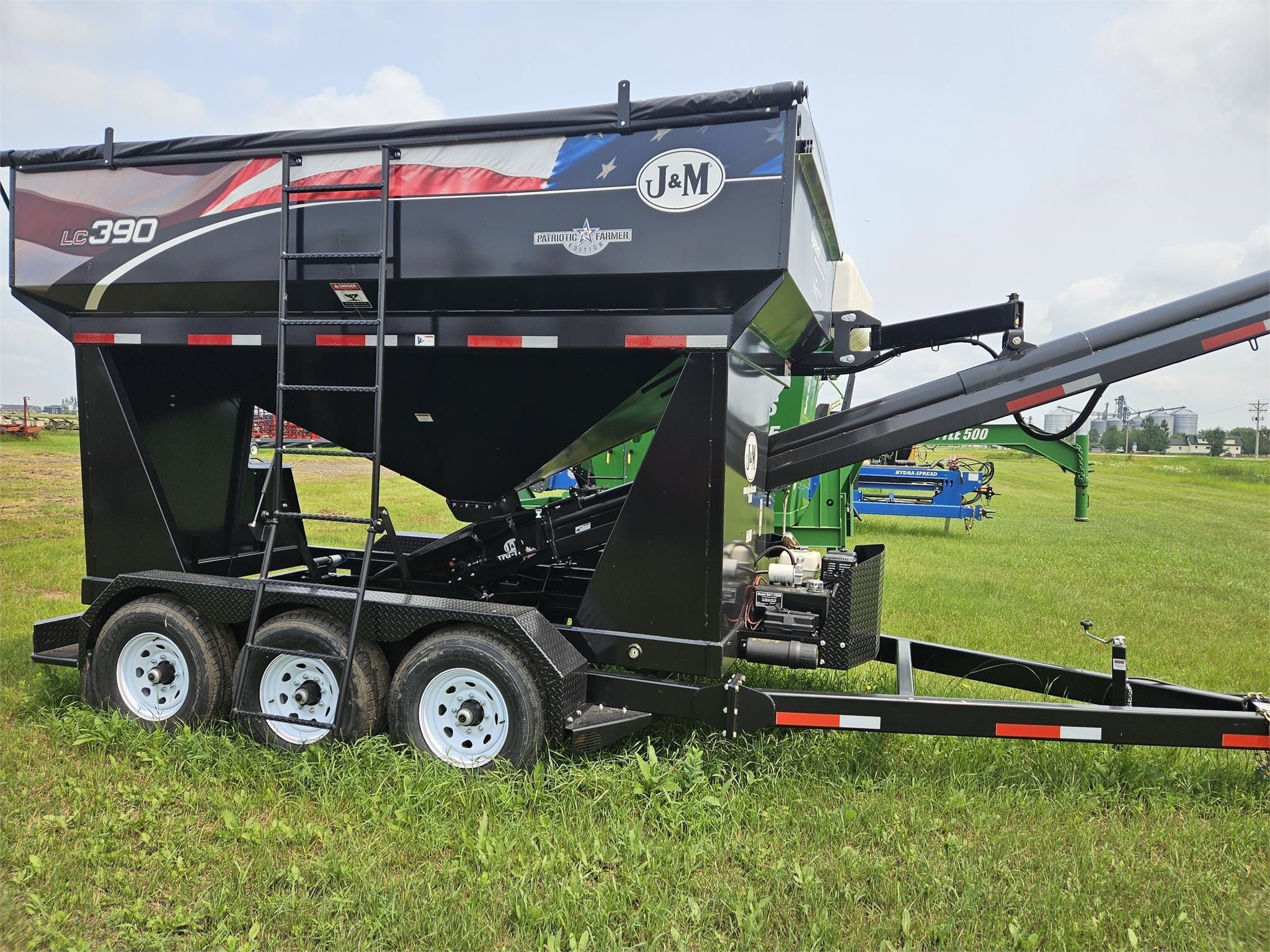 2024 J&M LC390 Equipment Image0