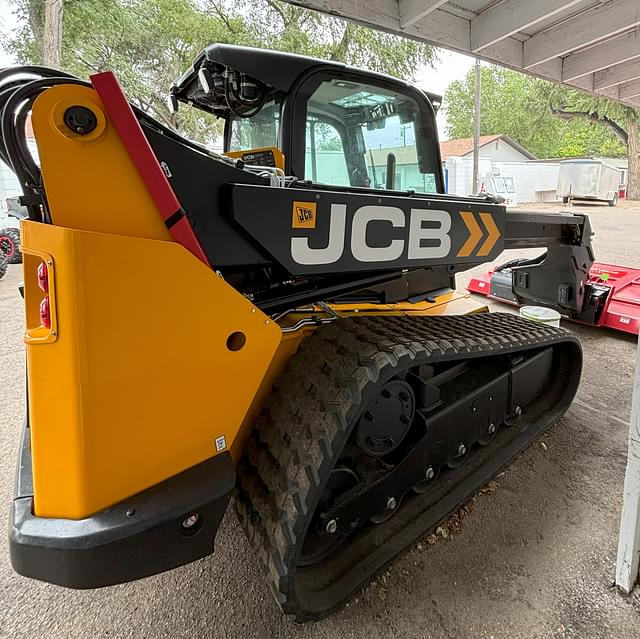 Image of JCB 3TS-8T equipment image 4