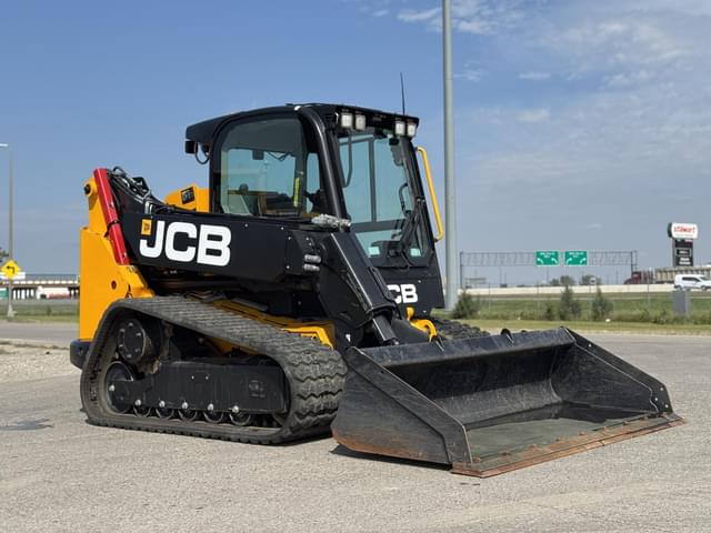 Image of JCB 3TS-8T equipment image 4