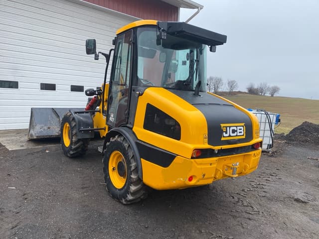 Image of JCB 407 Agri equipment image 4
