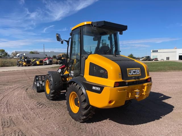 Image of JCB 409 Agri equipment image 3