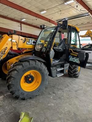 2024 JCB 542-70 Agri Plus Image