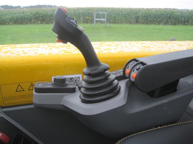 Image of JCB 560-80 Agri XTRA equipment image 2