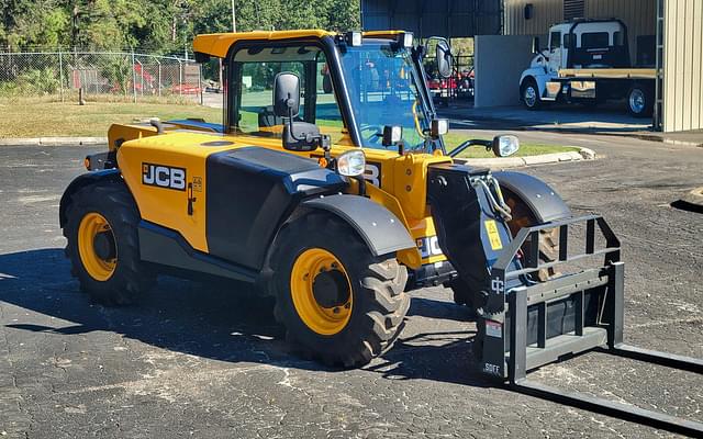 Image of JCB 525-60 Agri Plus equipment image 4