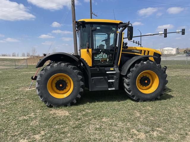 Image of JCB Fastrac 4220 equipment image 1