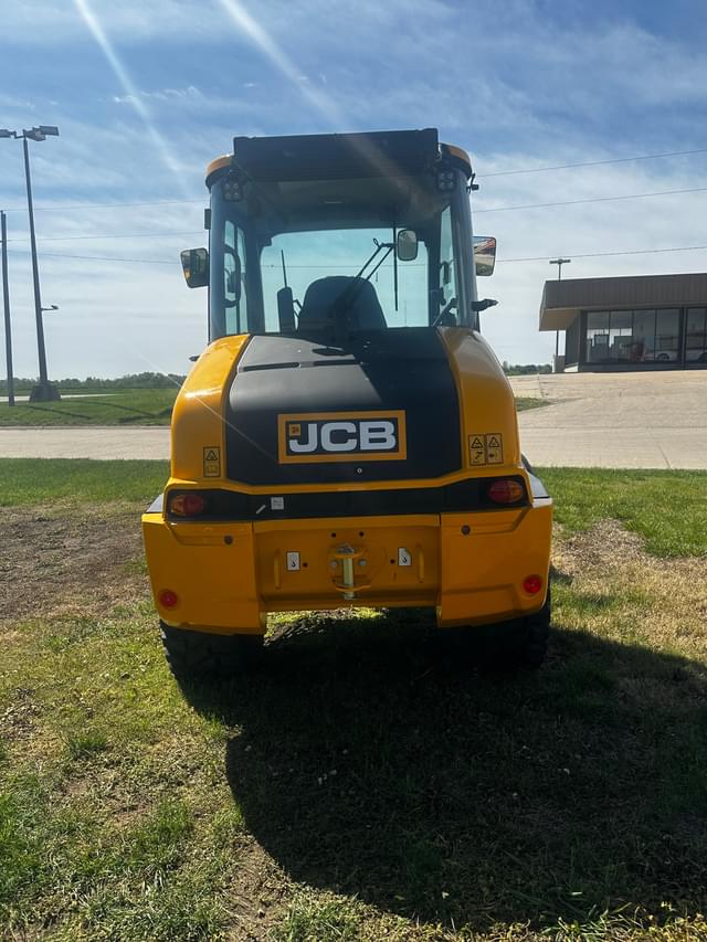 Image of JCB 409 Agri equipment image 3