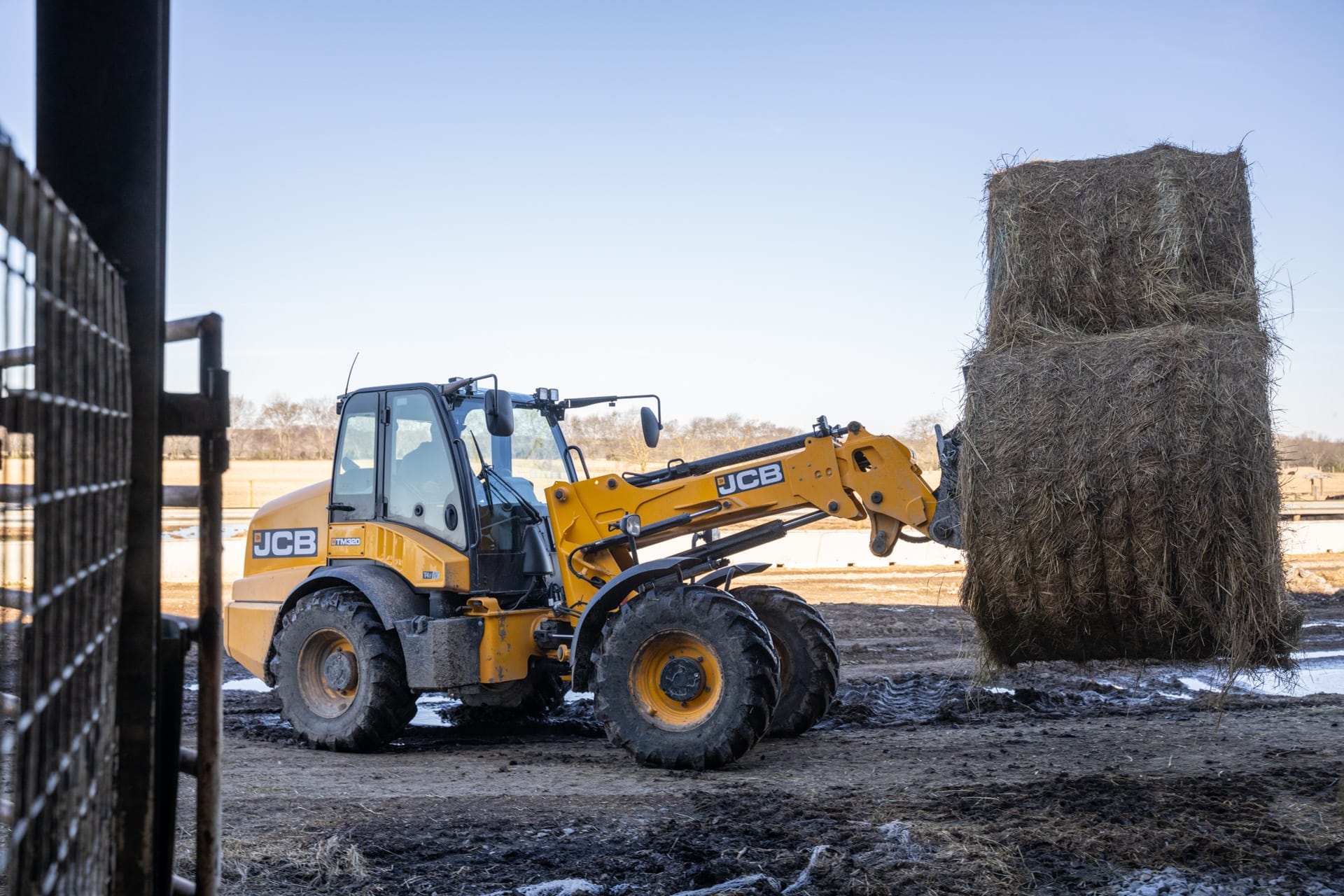 2024 JCB TM320 Equipment Image0