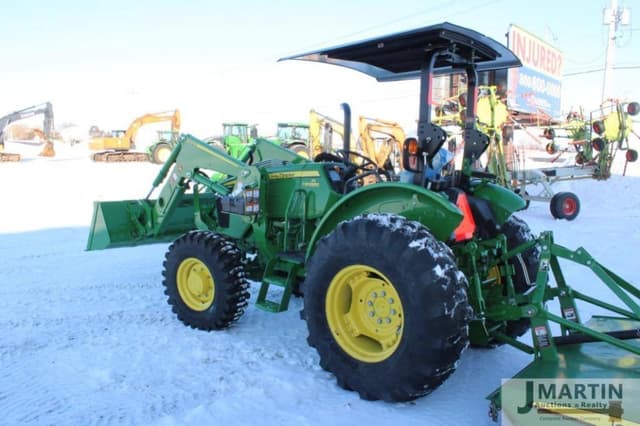 Image of John Deere 5067E equipment image 3