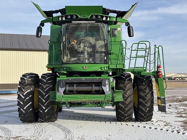 Image of John Deere S780 equipment image 1