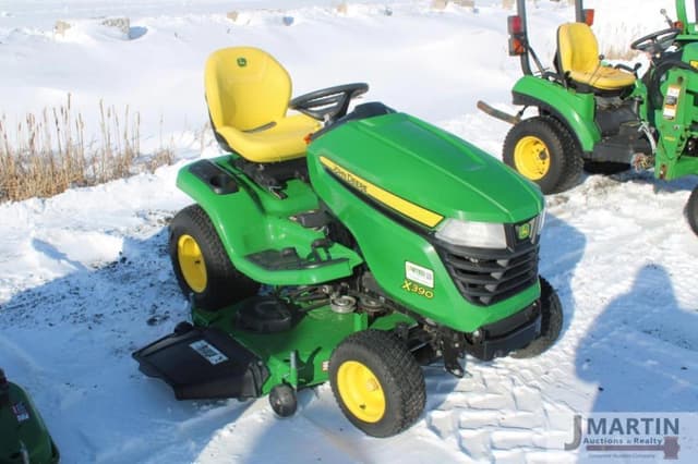 Image of John Deere X390 equipment image 1