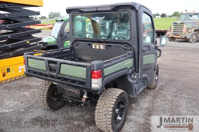 Image of John Deere XUV 835R equipment image 2
