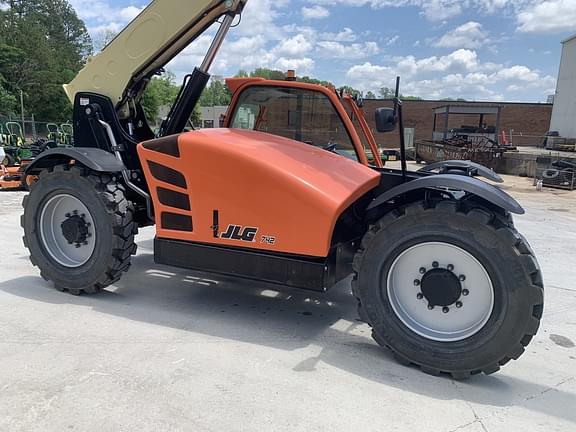 Image of JLG 742 equipment image 1