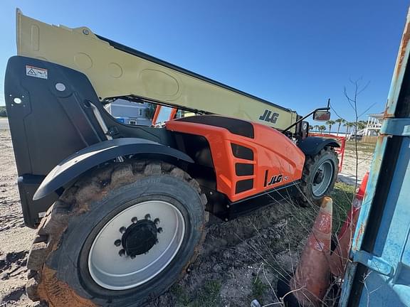Image of JLG 742 equipment image 4