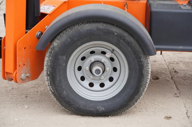 Image of JLG T500J equipment image 4