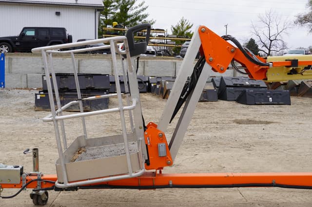 Image of JLG T500J equipment image 2
