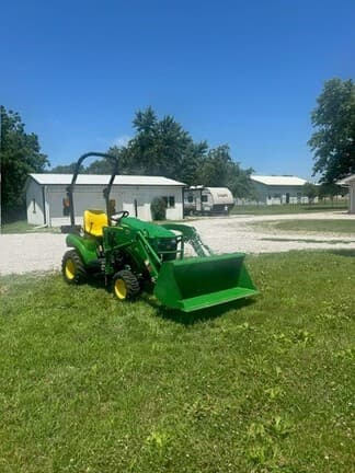 Image of John Deere 1023E equipment image 4