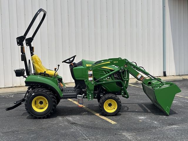 Image of John Deere 1023E equipment image 4