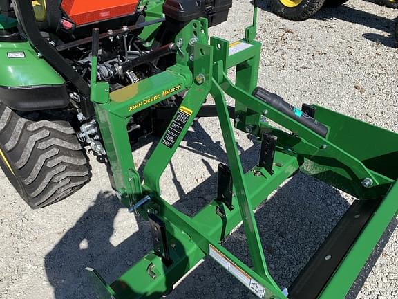 Image of John Deere 1023E equipment image 4