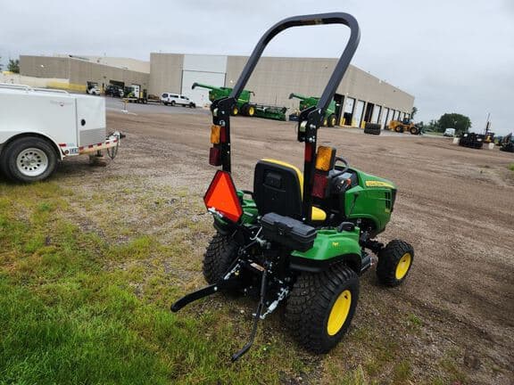Image of John Deere 1023E equipment image 3