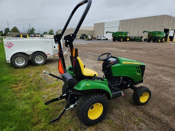 Image of John Deere 1023E equipment image 2