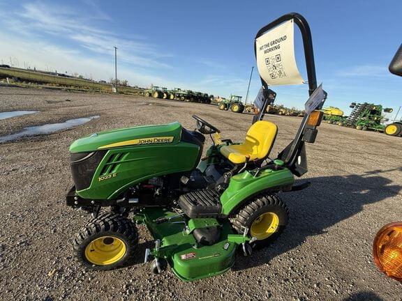 Image of John Deere 1023E equipment image 3