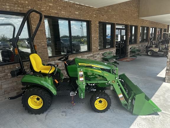 Image of John Deere 1023E equipment image 4