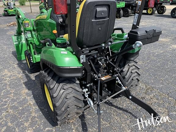 Image of John Deere 1023E equipment image 3