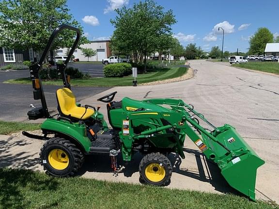 Image of John Deere 1023E equipment image 4