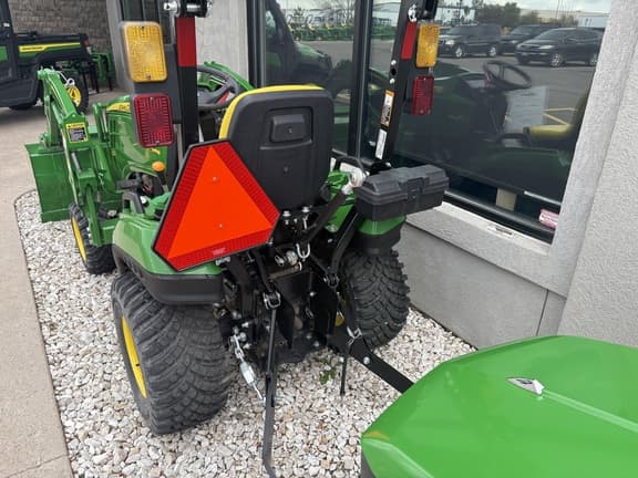 Image of John Deere 1023E equipment image 4