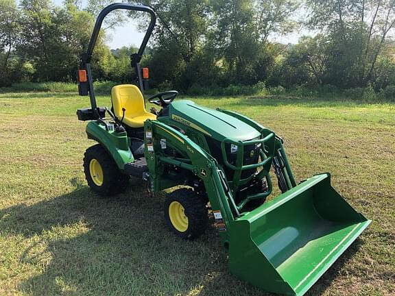 Image of John Deere 1023E equipment image 3