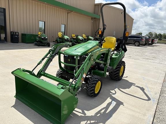 Image of John Deere 1023E equipment image 3