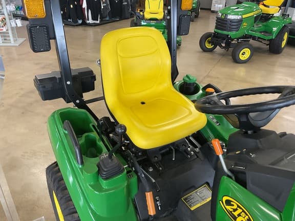 Image of John Deere 1023E equipment image 3