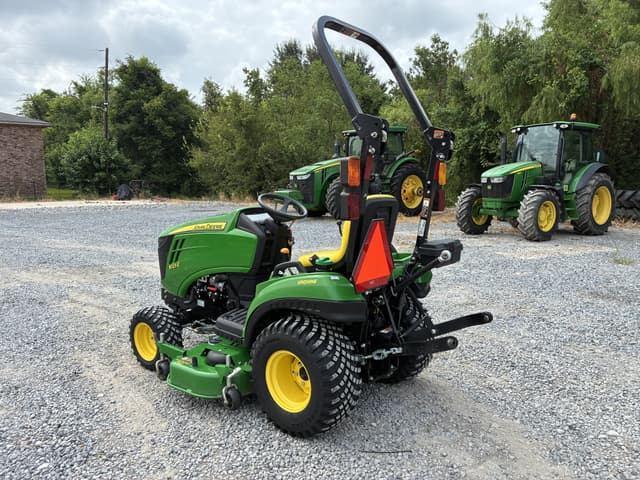Image of John Deere 1023E equipment image 2