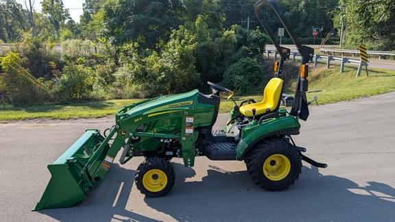 Image of John Deere 1023E equipment image 3