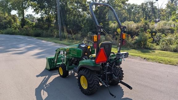 Image of John Deere 1023E equipment image 4