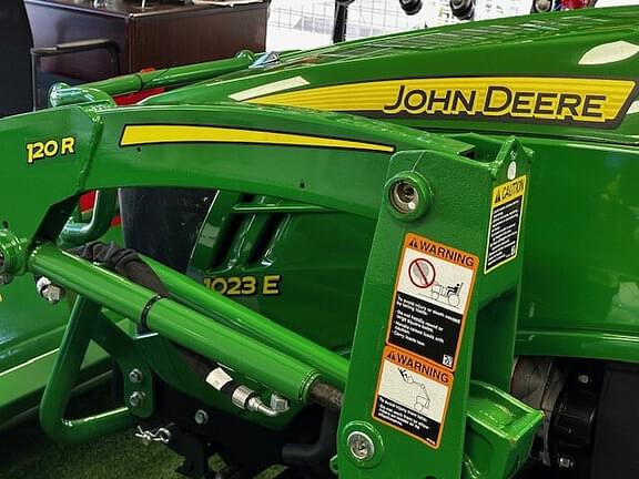 Image of John Deere 1023E equipment image 4