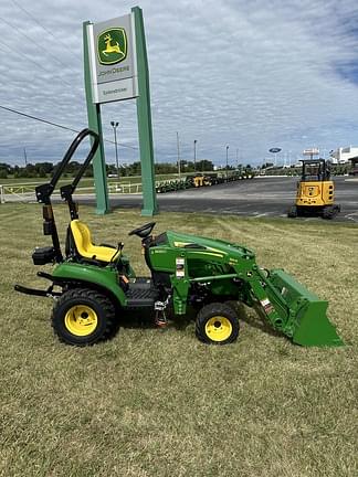 Image of John Deere 1023E equipment image 2