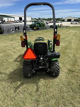 Image of John Deere 1023E equipment image 4