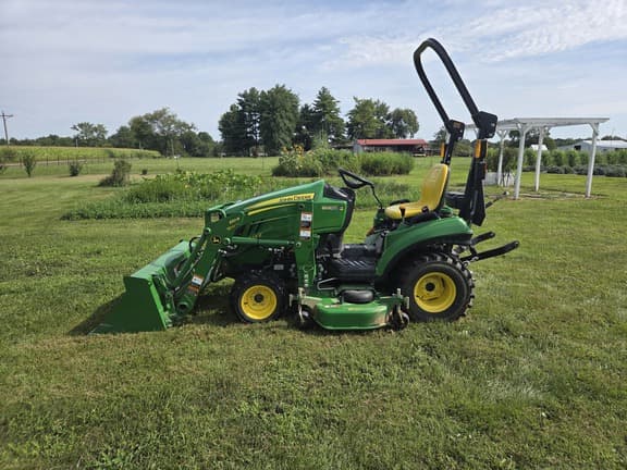 Image of John Deere 1023E equipment image 3