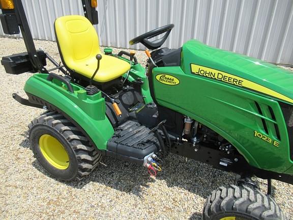 Image of John Deere 1023E equipment image 2