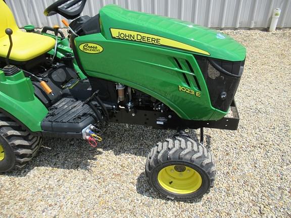 Image of John Deere 1023E equipment image 3