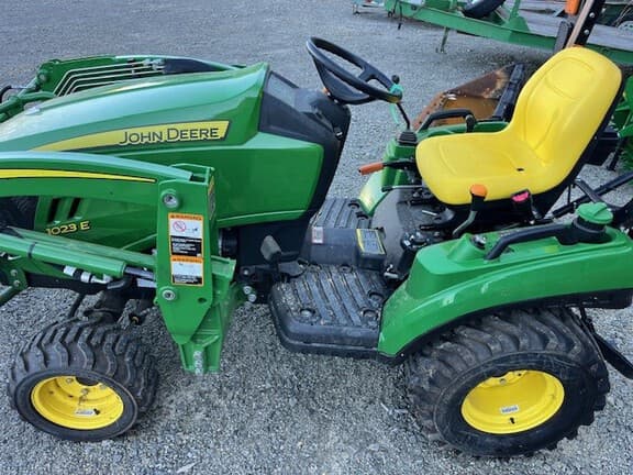 Image of John Deere 1023E equipment image 2