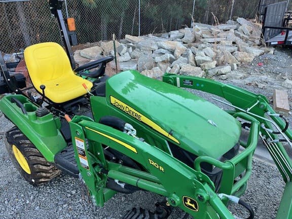 Image of John Deere 1023E equipment image 3