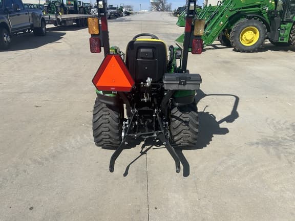 Image of John Deere 1023E equipment image 3